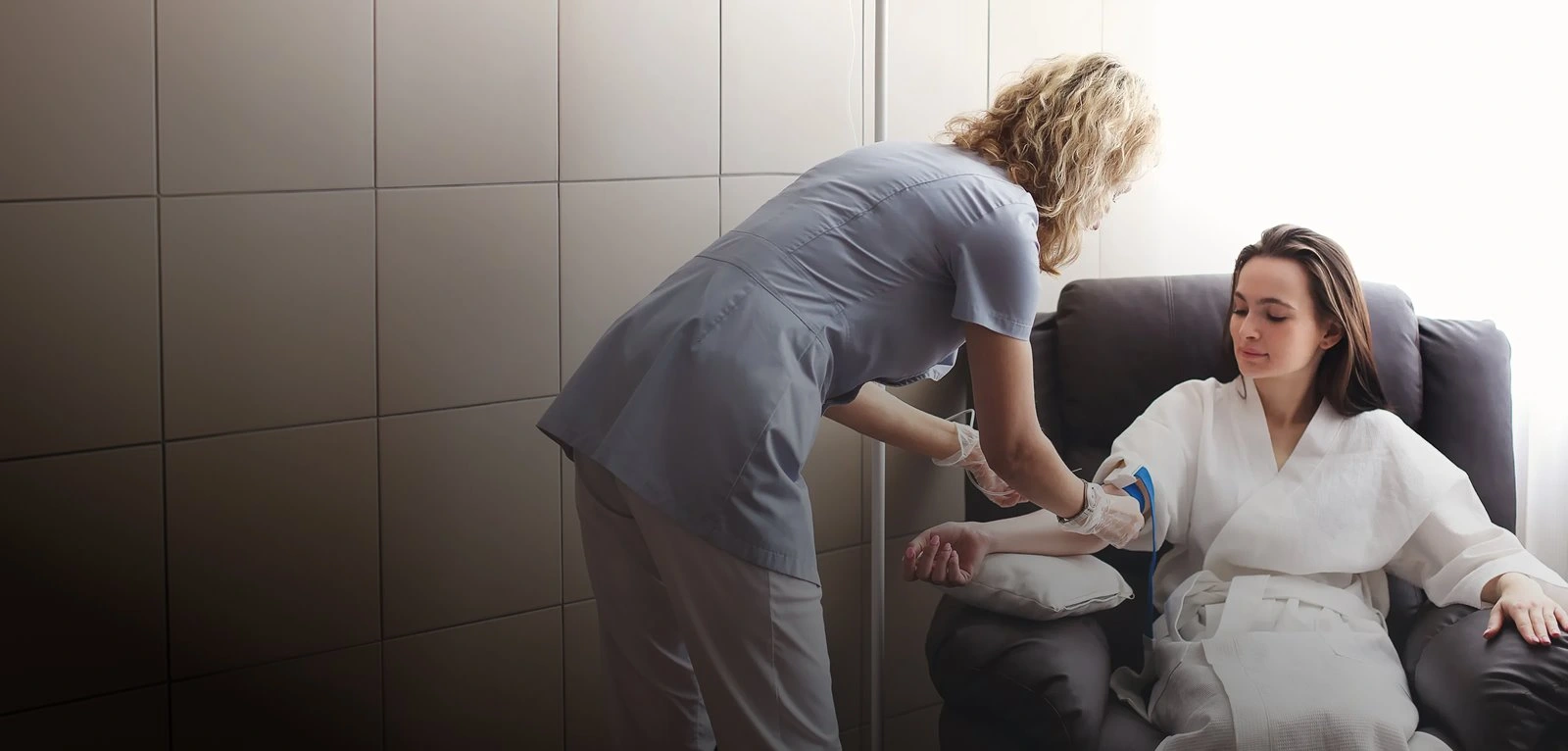 A Better Life Infusions nurse starting a vitamin infusion for a client